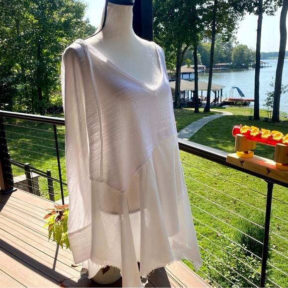 FREE PEOPLE🌸 XS—oversized💕mini dress/ tunic. Snow White & off-white colors! 🌸 - Picture 14 of 16